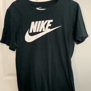 Black nike t-shirt